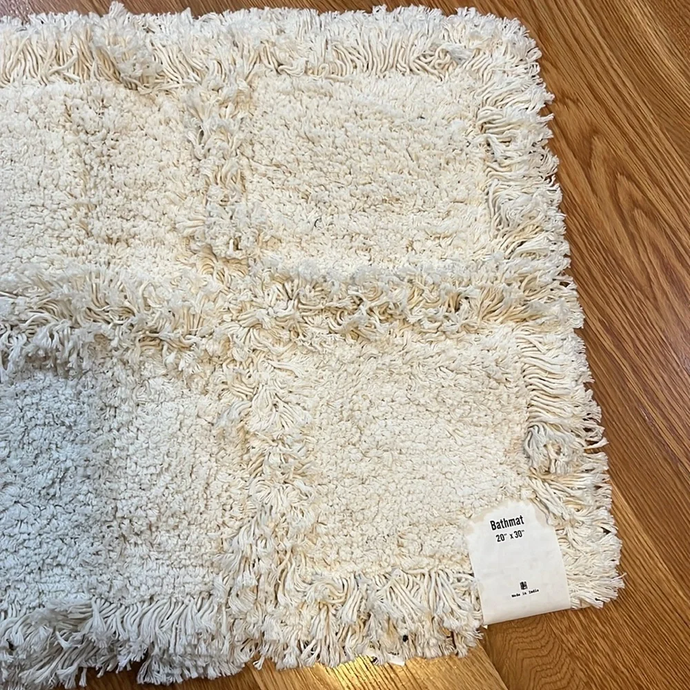 Urban Outfitters Shaggy Grid Bath Mat NWT